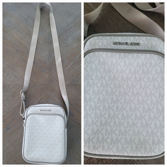 MICHAEL KORS - Jet Set Travel Signature Medium Shoulder Crossbody Bag - Picture 4 of 11